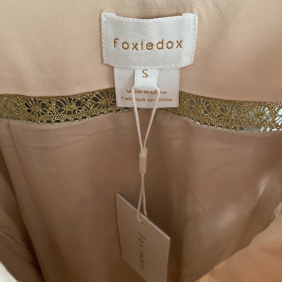 NEW FOXIEDOX LACE OVERLAY MAXI DRESS WHITE METALLIC GOLD EYELASH HEM | Small - Picture 8 of 17